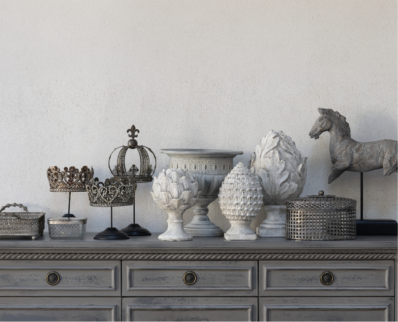 Set de 4 copas de vidrio sobre superficie elegante